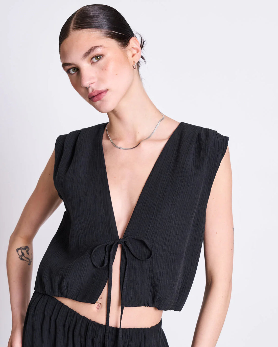 CRINKLE TIE TOP STROGET BLACK | Jan ´n June