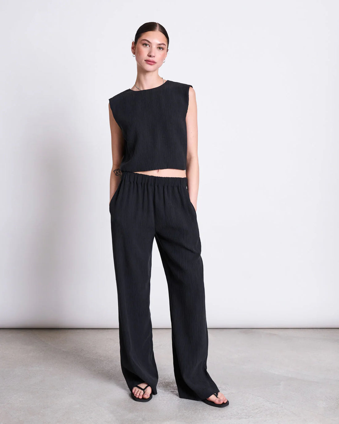CRINKLE TIE TOP STROGET BLACK | Jan ´n June