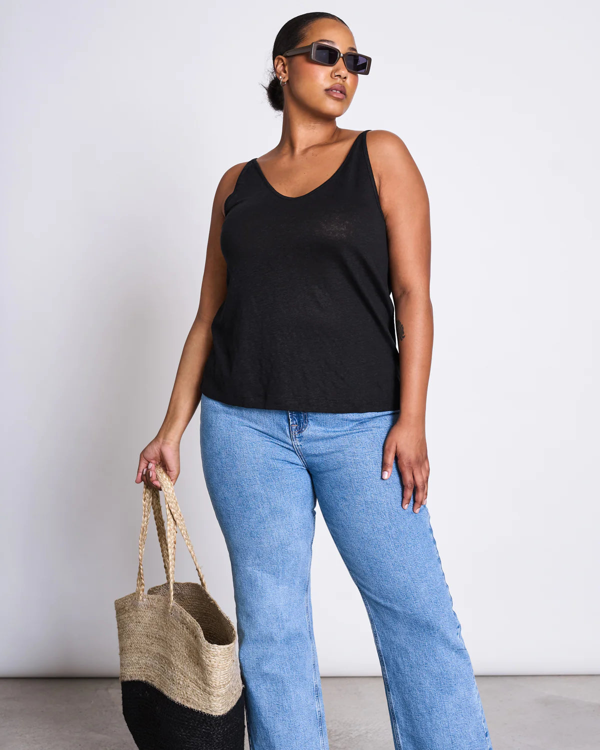 SLIP TOP TRIANGLE LINEN BLACK | Jan ´n June