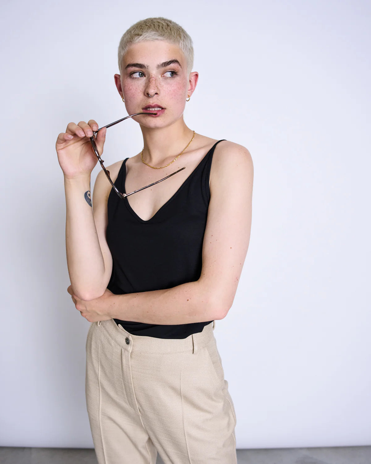 SLIP TOP TRIANGLE LINEN BLACK | Jan ´n June