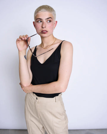 SLIP TOP TRIANGLE LINEN BLACK | Jan ´n June