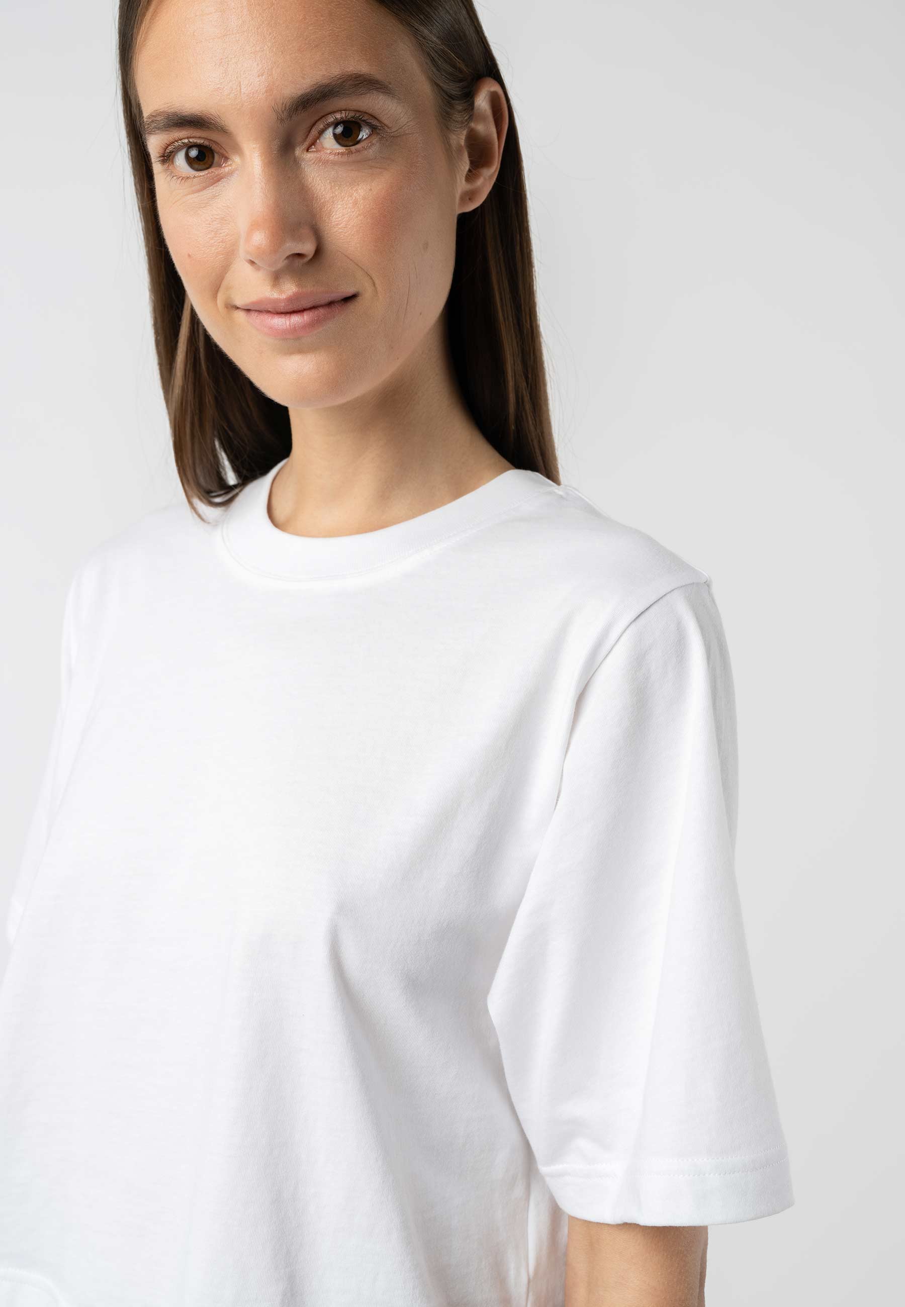 Cropped T-Shirt DESNA white | MELAWEAR