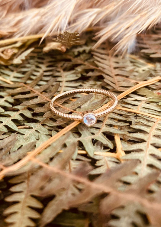 The Twisted Stone Ring Gold | JOiA